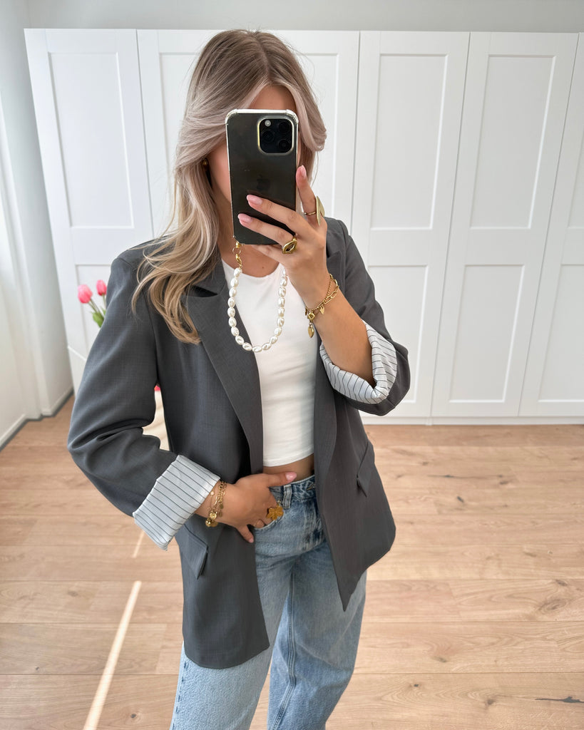 Grijze oversized blazer met een gestreept omgeslagen mouwtje