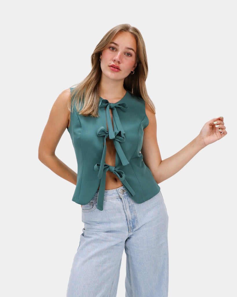 Groen/blauw gilet met strikjes aan de voorkant