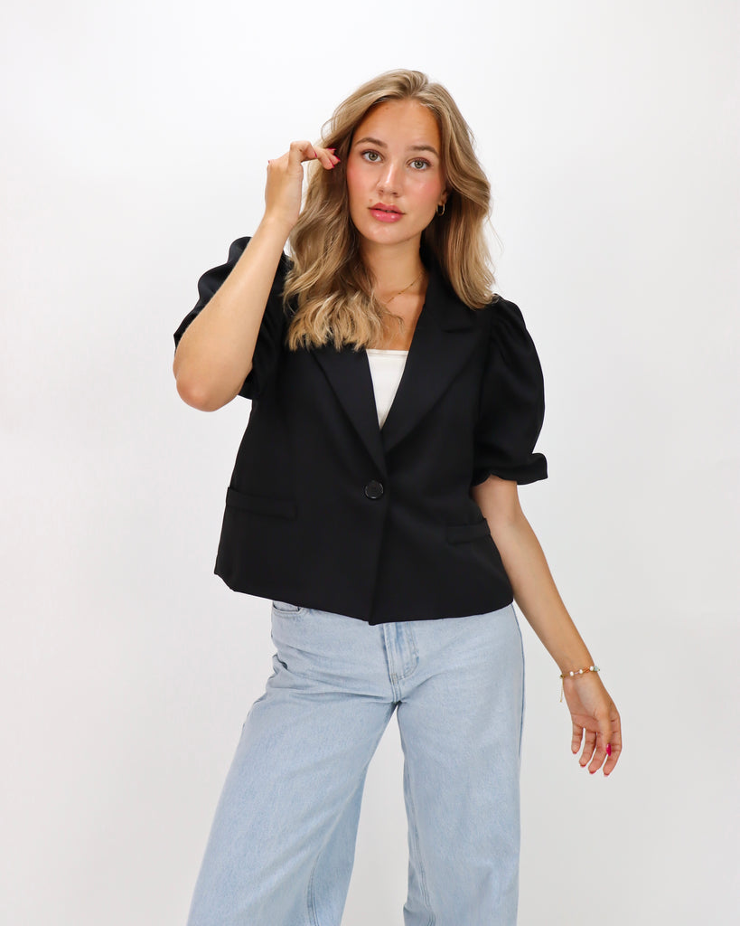 Zwarte korte blazer met pof mouwen